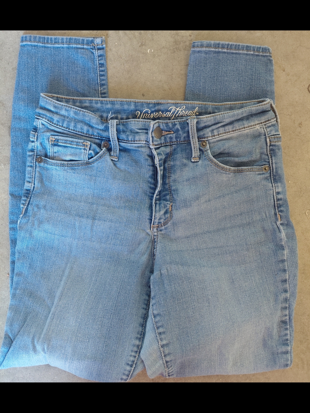 Universal Threads Wahed Relaxed/Skinny Jeans SZ 27